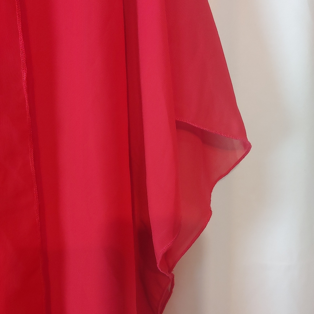 Red Cape - Picture 2 of 9